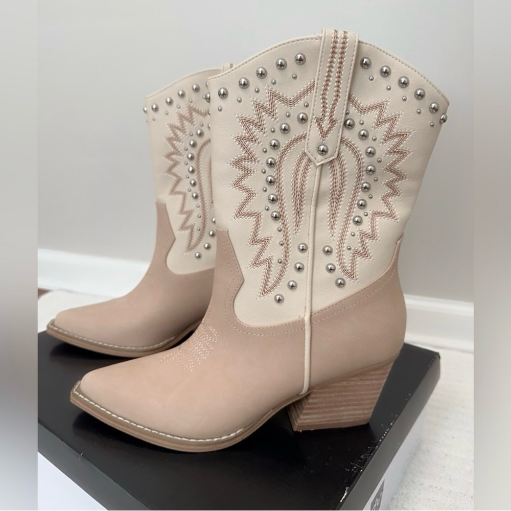 Dolce Vita Tan and Cream Heeled Boots - Picture 6 of 13